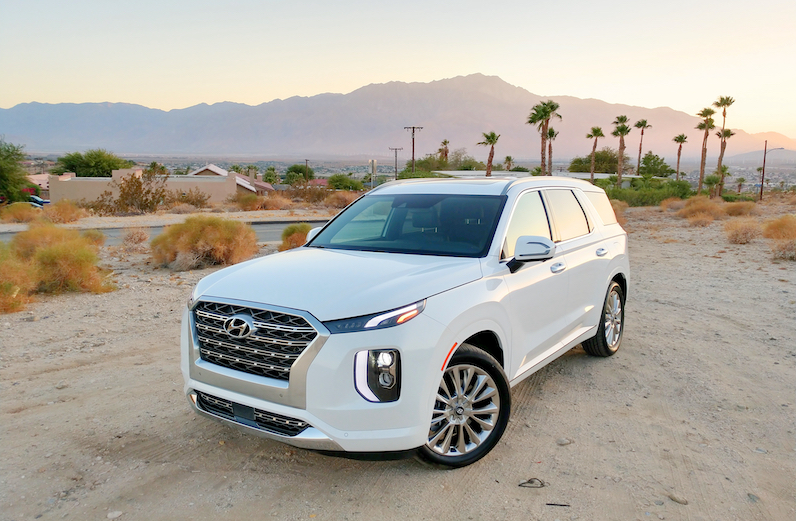 The iconic Hyundai Palisade is a luxurious mid-size sedan that combines elegance, versatility, and cutting edge technology.