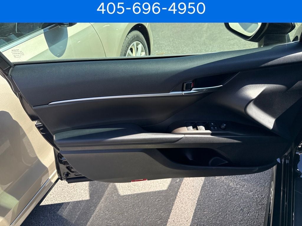 2022 Toyota Camry Hybrid SE