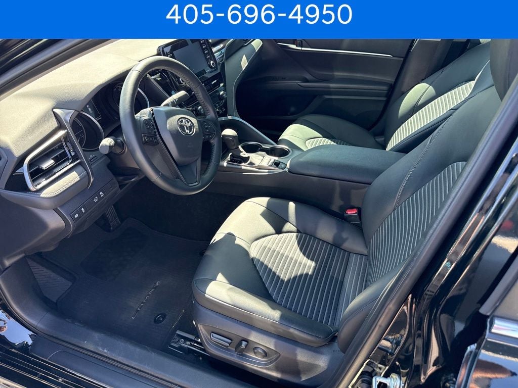 2022 Toyota Camry Hybrid SE