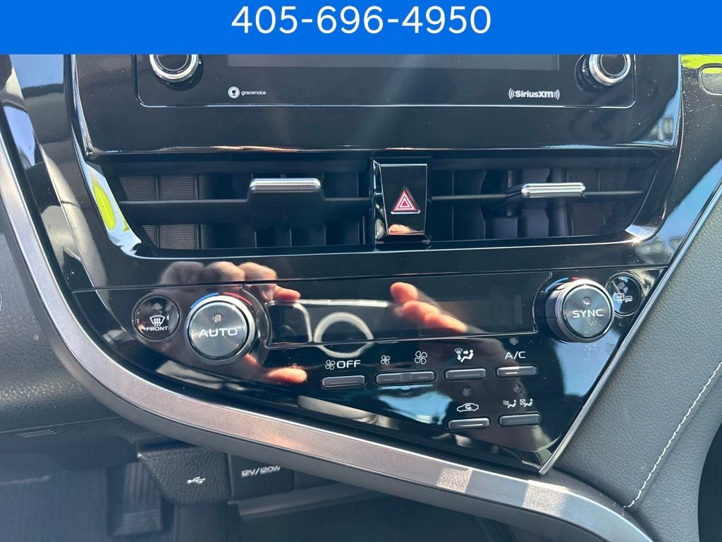2022 Toyota Camry Hybrid SE