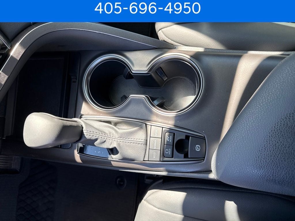 2022 Toyota Camry Hybrid SE
