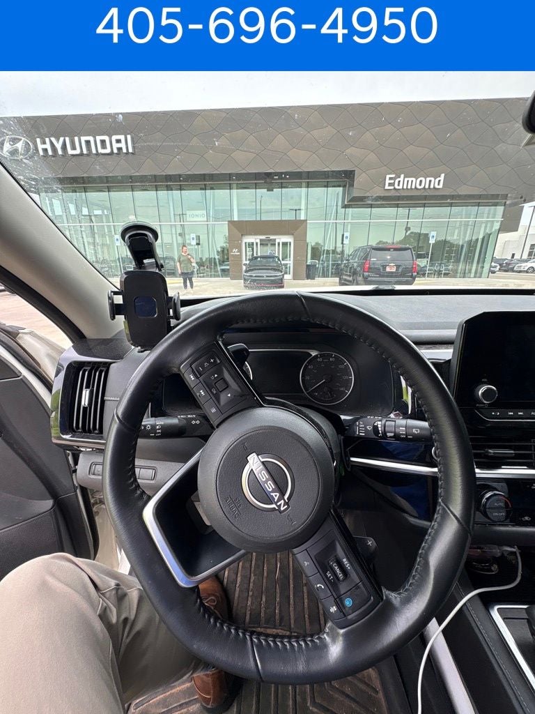 2022 Nissan Pathfinder SV