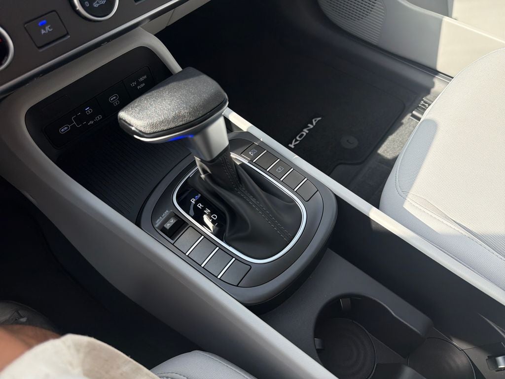 2027 Hyundai KONA SE FWD