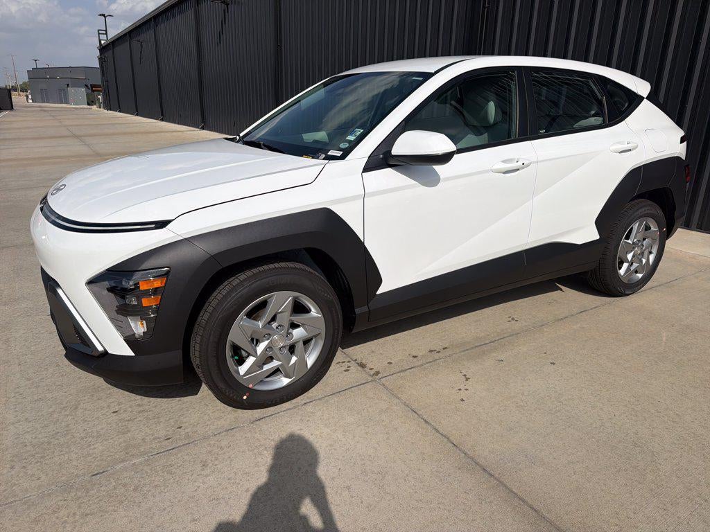 2027 Hyundai KONA SE FWD