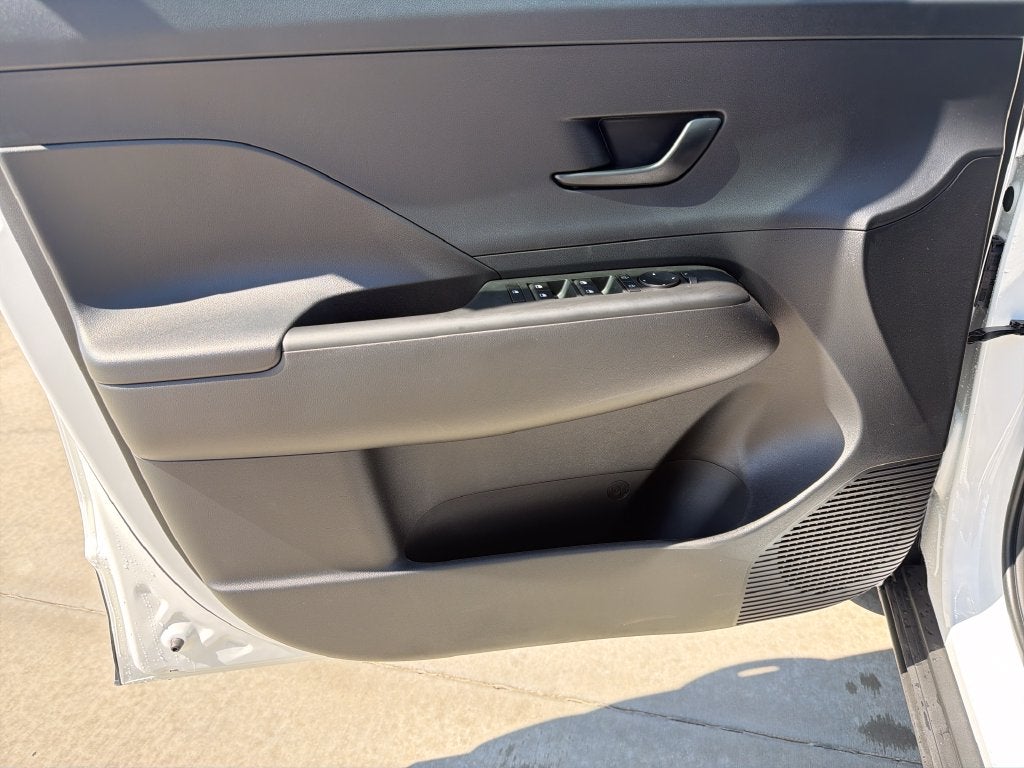 2027 Hyundai KONA SE FWD