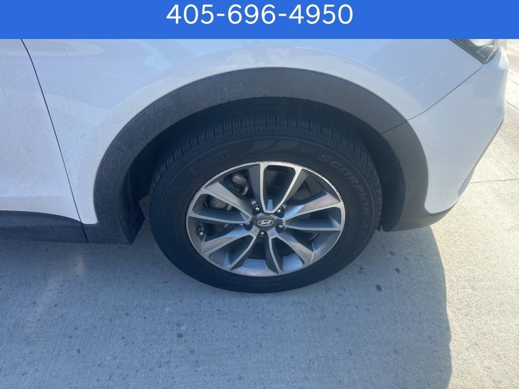 2017 Hyundai SANTA FE SE